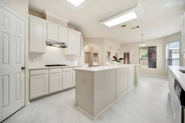 8215 Still Oak LN, Cypress, TX 77433