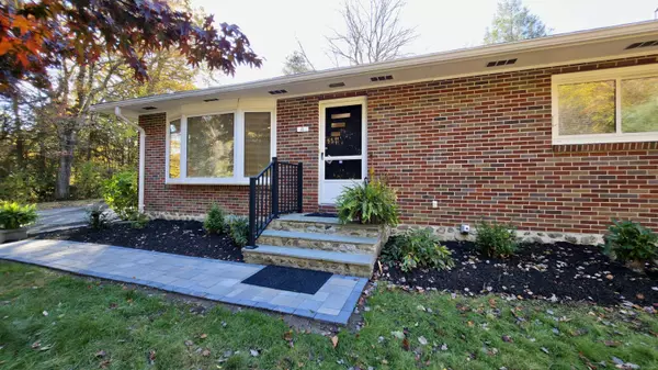 11 Upper Whittemore Road, Middlebury, CT 06762