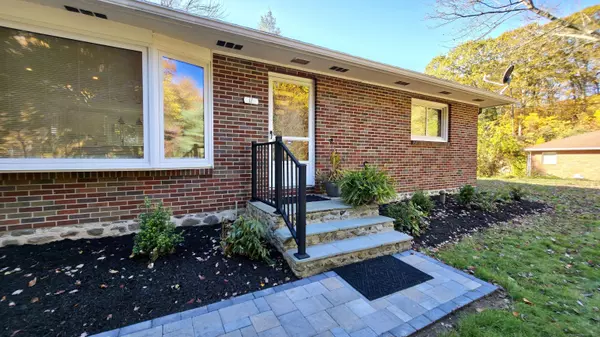 11 Upper Whittemore Road, Middlebury, CT 06762