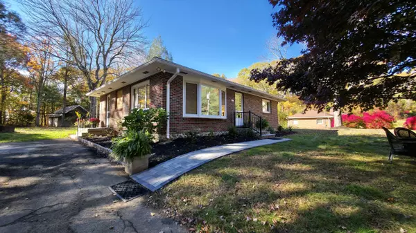 11 Upper Whittemore Road, Middlebury, CT 06762