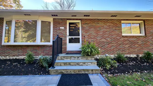 11 Upper Whittemore Road, Middlebury, CT 06762