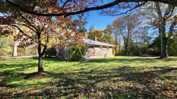 11 Upper Whittemore Road, Middlebury, CT 06762