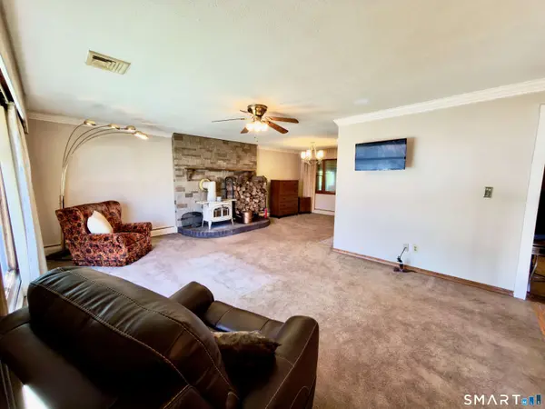 25 Greenfield Avenue, Waterbury, CT 06708