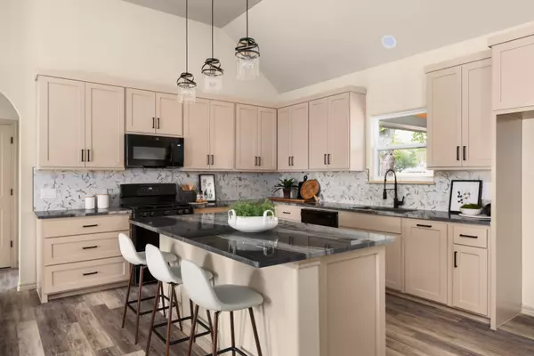 Lockhart, TX 78644-3001,417 S Blanco St