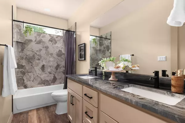 417 S Blanco St, Lockhart, TX 78644-3001