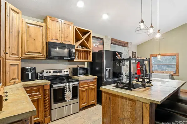 340 Rio Oak, Pipe Creek, TX 78063