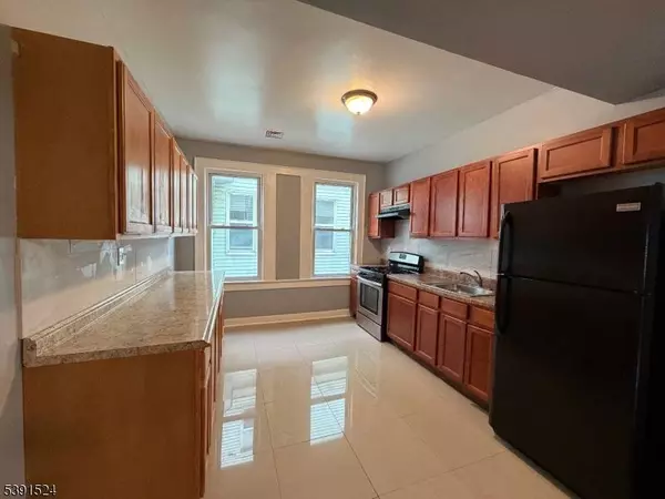 178 Osborne Ter, Newark City, NJ 07112