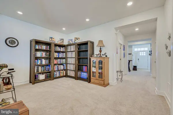 25 STARLIGHT DR, Monroe Township, NJ 08831