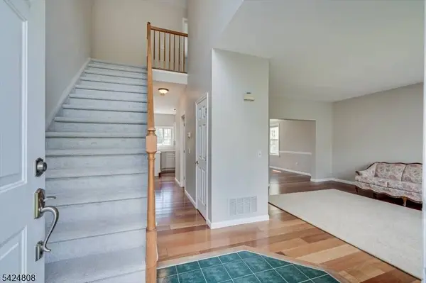 15 Barbour Pl, Piscataway Twp., NJ 08854