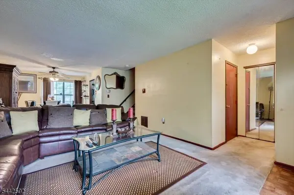 11 Tracy Ct, Franklin Twp., NJ 08823