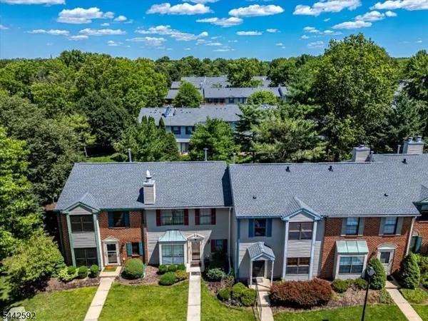 11 Tracy Ct, Franklin Twp., NJ 08823