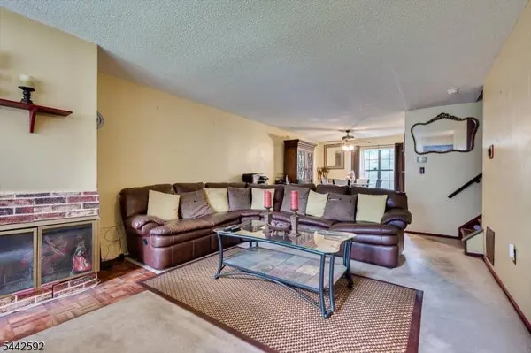 11 Tracy Ct, Franklin Twp., NJ 08823