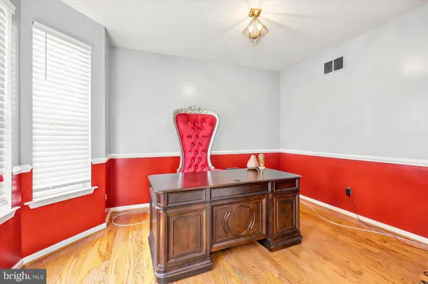 4 TAISLEY LN, Burlington, NJ 08016