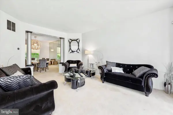 4 TAISLEY LN, Burlington, NJ 08016