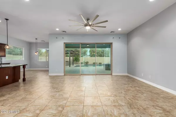 5283 S JOSHUA TREE Lane, Gilbert, AZ 85298