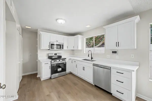 906 E ESCUDA Drive, Phoenix, AZ 85024