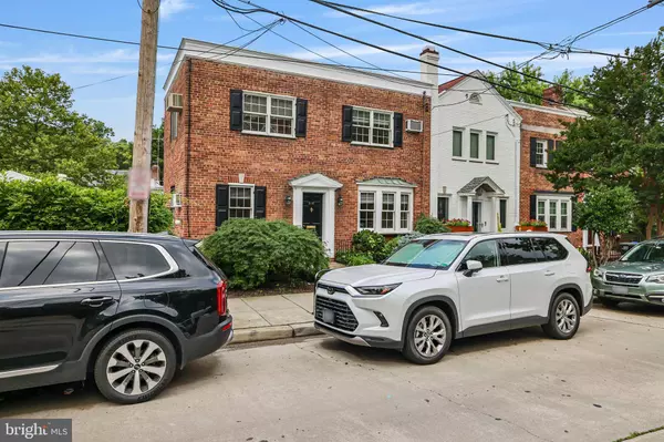 2116 TUNLAW RD NW, Washington, DC 20007