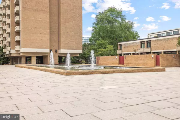 1245 4TH ST SW #E106, Washington, DC 20024