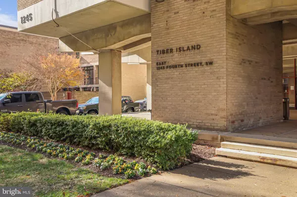 1245 4TH ST SW #E106, Washington, DC 20024