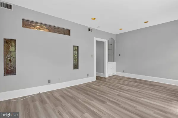 705 8TH ST SE #400, Washington, DC 20003
