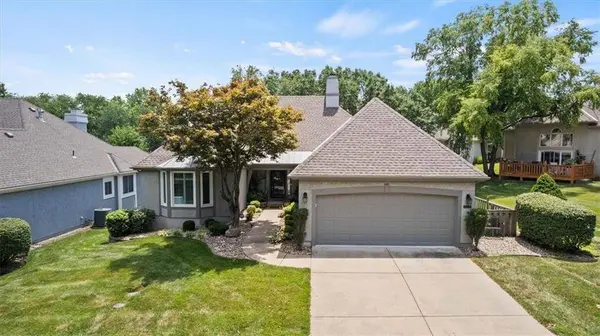 7925 W 118th TER, Overland Park, KS 66210