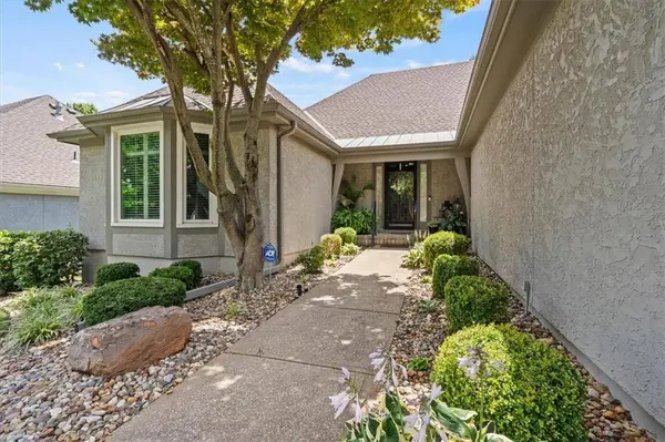 7925 W 118th TER, Overland Park, KS 66210