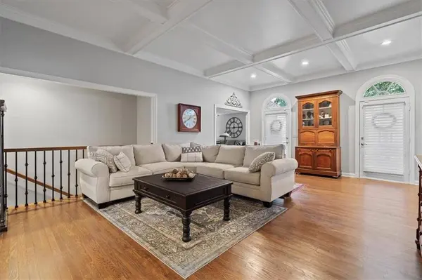 7925 W 118th TER, Overland Park, KS 66210