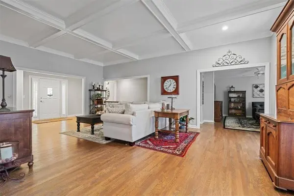 7925 W 118th TER, Overland Park, KS 66210