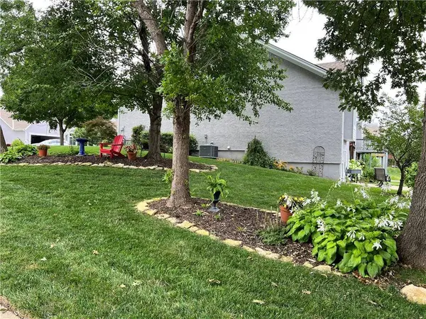 11024 W 98th ST, Overland Park, KS 66214