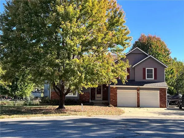 14805 S Brougham DR, Olathe, KS 66062