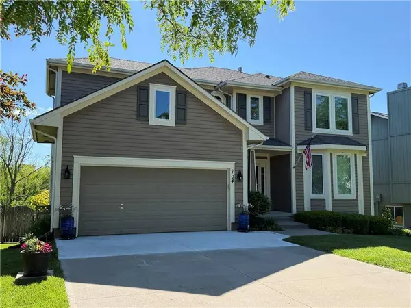 704 S Adams ST, Raymore, MO 64083