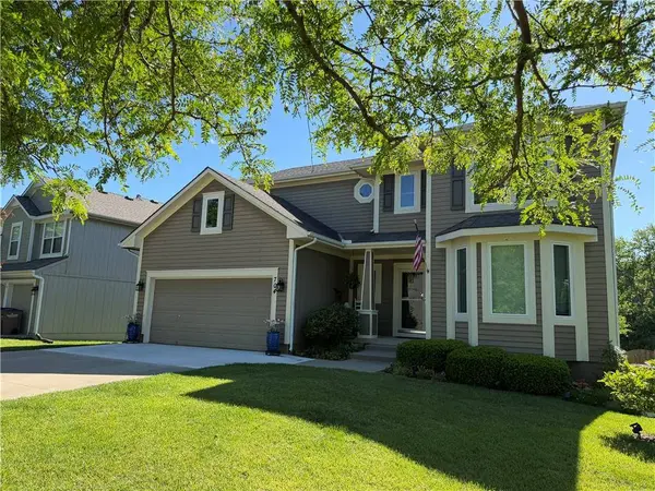 704 S Adams ST, Raymore, MO 64083