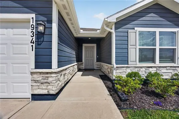19341 Belford ST, Spring Hill, KS 66083