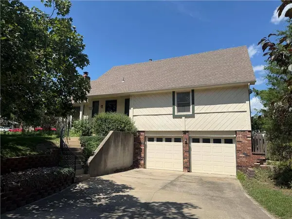 401 N Adams ST, Raymore, MO 64083