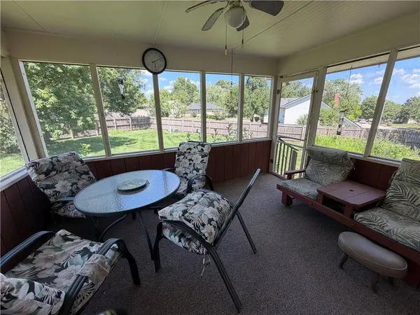 401 N Adams ST, Raymore, MO 64083