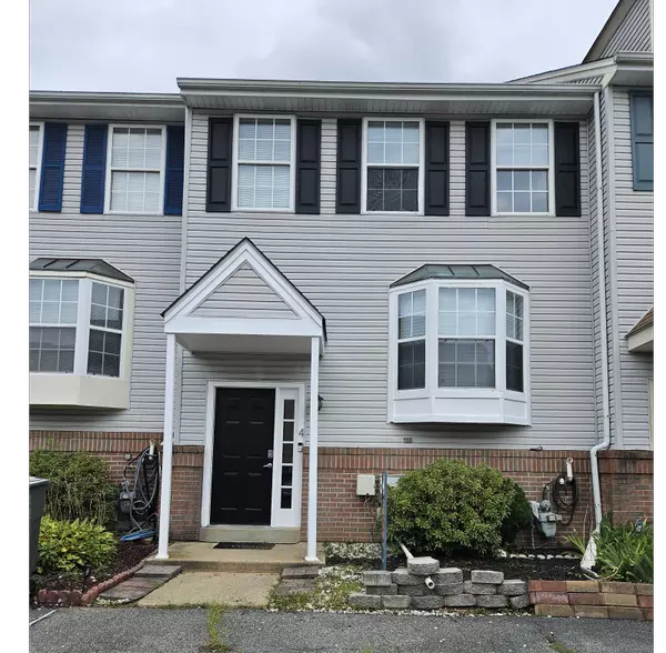 4 Winton Ln, Newark, DE 19702-4271