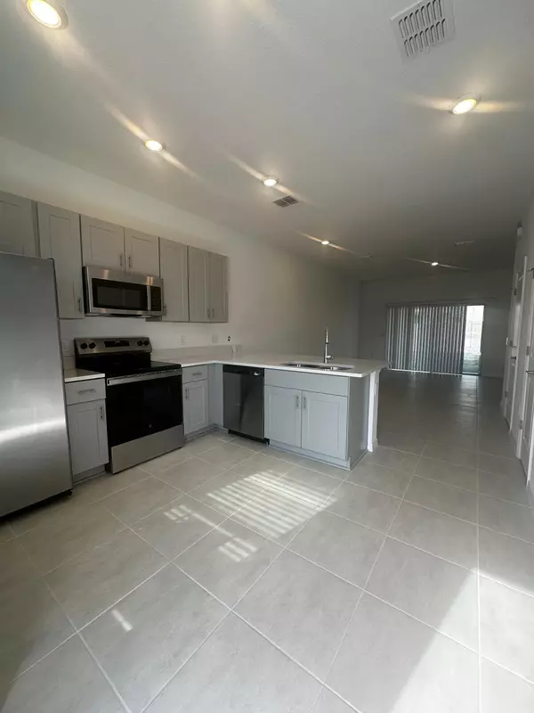 Poinciana, FL 34759,3184 Skyline Lp