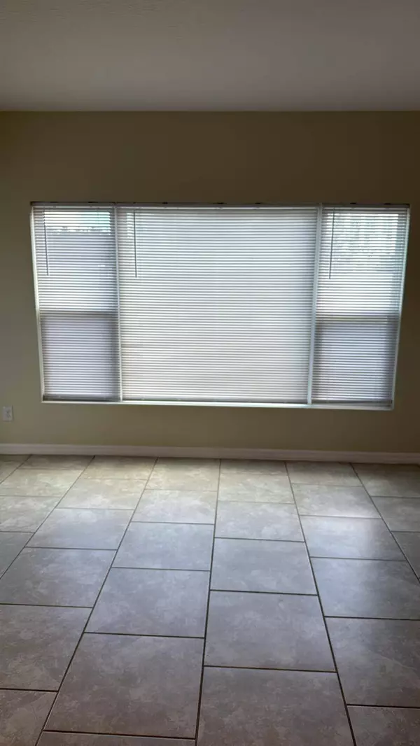 1267 Wispy Cypress Dr, Kissimmee, FL 34746