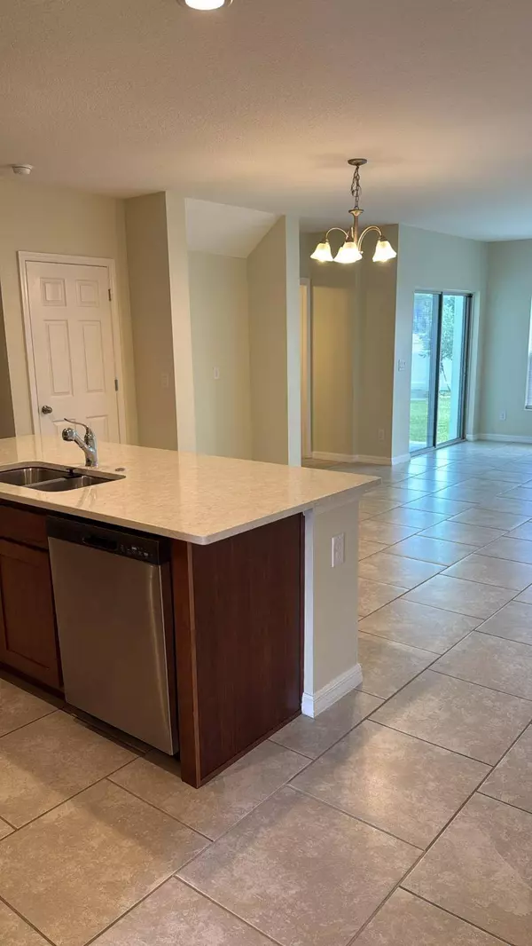 1267 Wispy Cypress Dr, Kissimmee, FL 34746