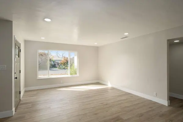 5186 N Callisch AVE, Fresno, CA 93710
