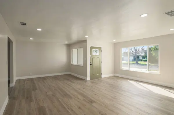 5186 N Callisch AVE, Fresno, CA 93710