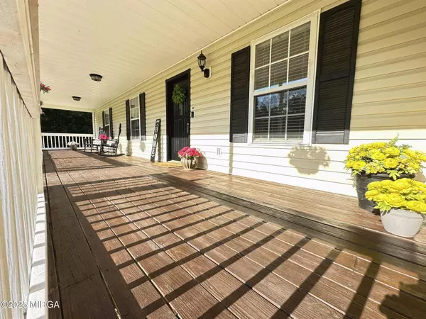 634 Old Perry Road, Kathleen, GA 31047