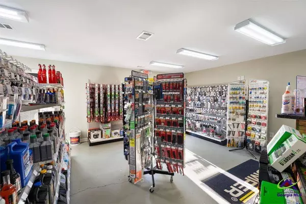 494 S HWY 247, Bonaire, GA 31005