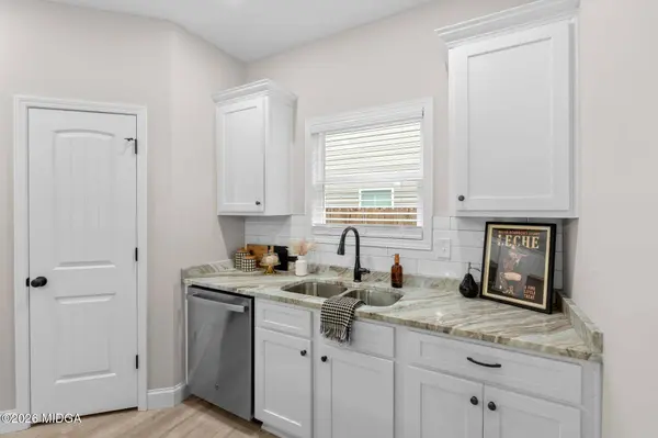 302 Beau Claire Circle, Byron, GA 31008