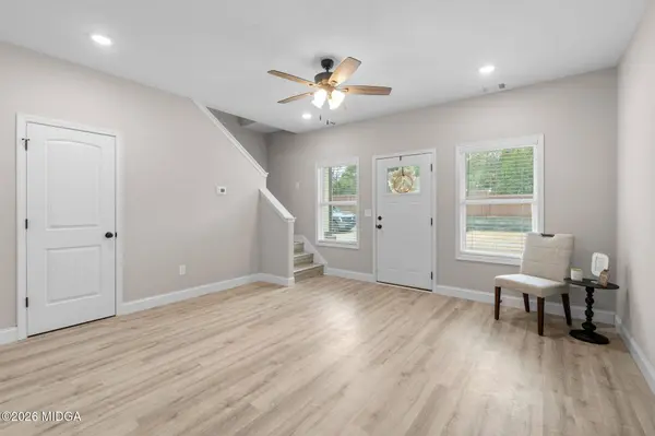 302 Beau Claire Circle, Byron, GA 31008
