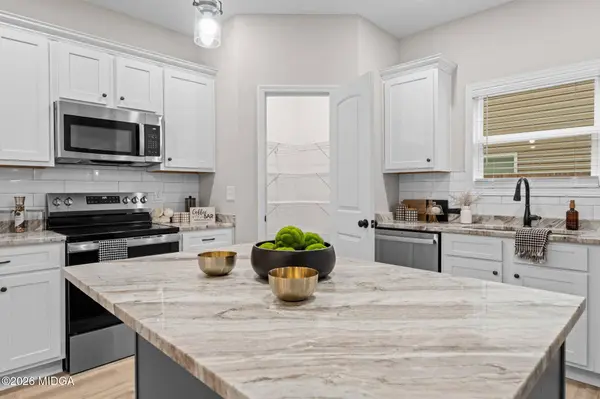 302 Beau Claire Circle, Byron, GA 31008