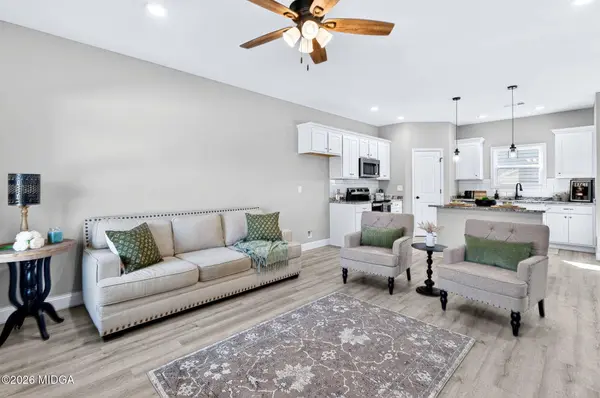 302 Beau Claire Circle, Byron, GA 31008