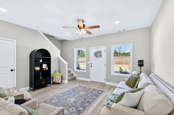 302 Beau Claire Circle, Byron, GA 31008