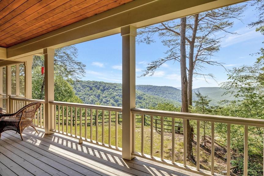 East Tennessee home with rolling hills and mountain views