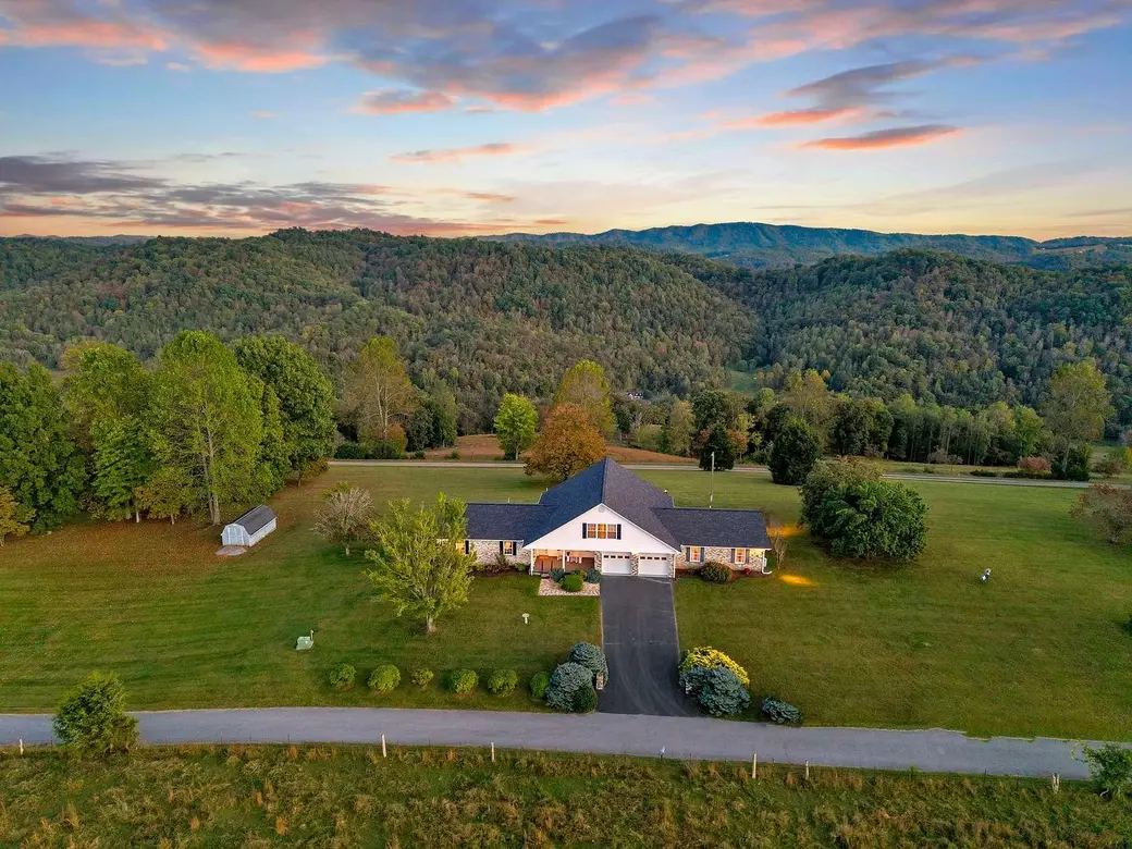 Moving to East Tennessee? Meet Realtor & Relocation Specialist Brianna Schultz